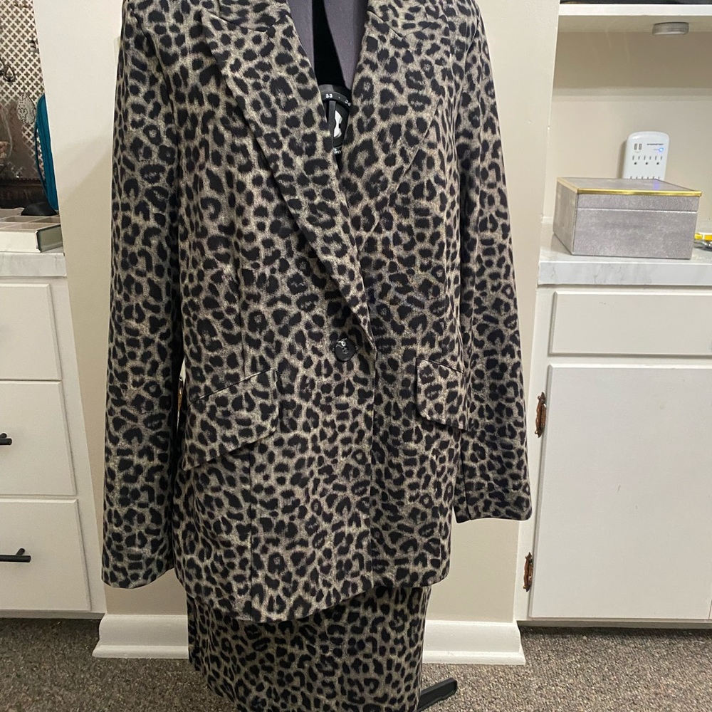 Cabi Jungle Suit, jacket and skirt NWOT